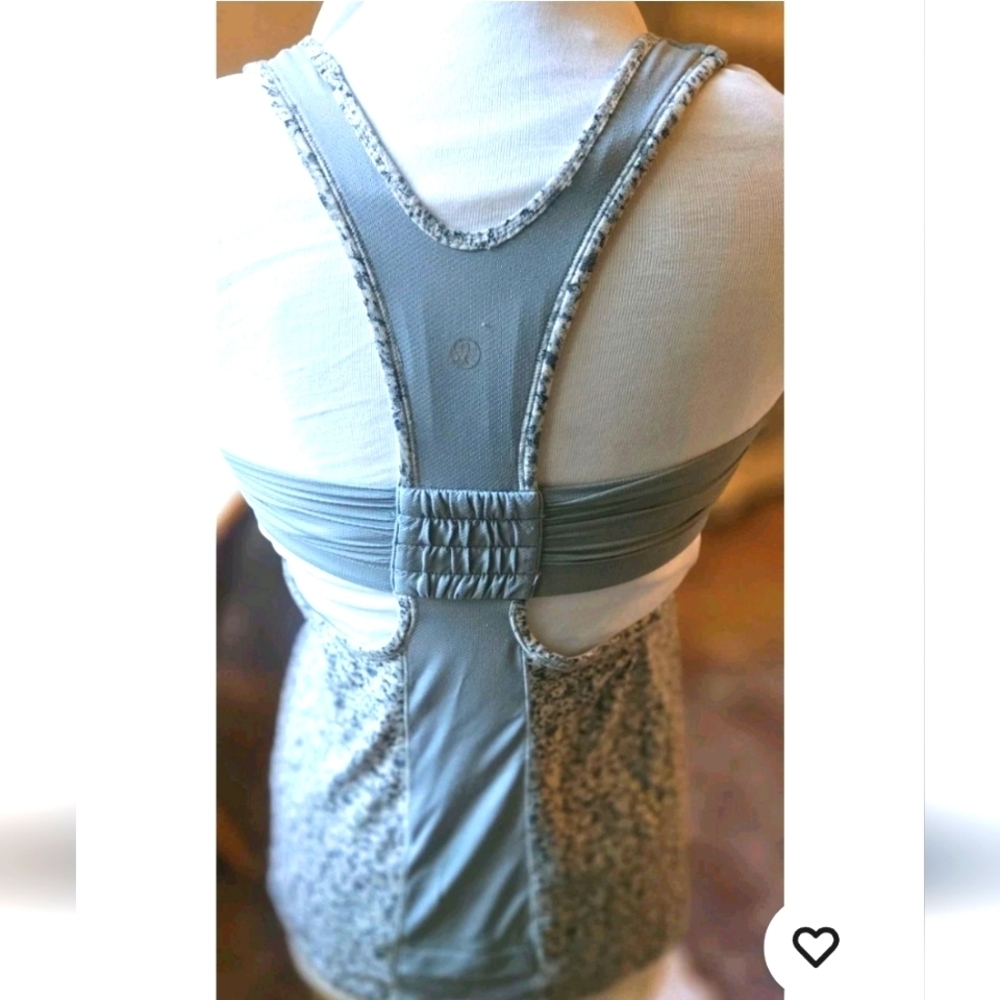 Lululemon Light Blue/Gray Floral Tank Top Work Out Yoga Women's Size S Padded